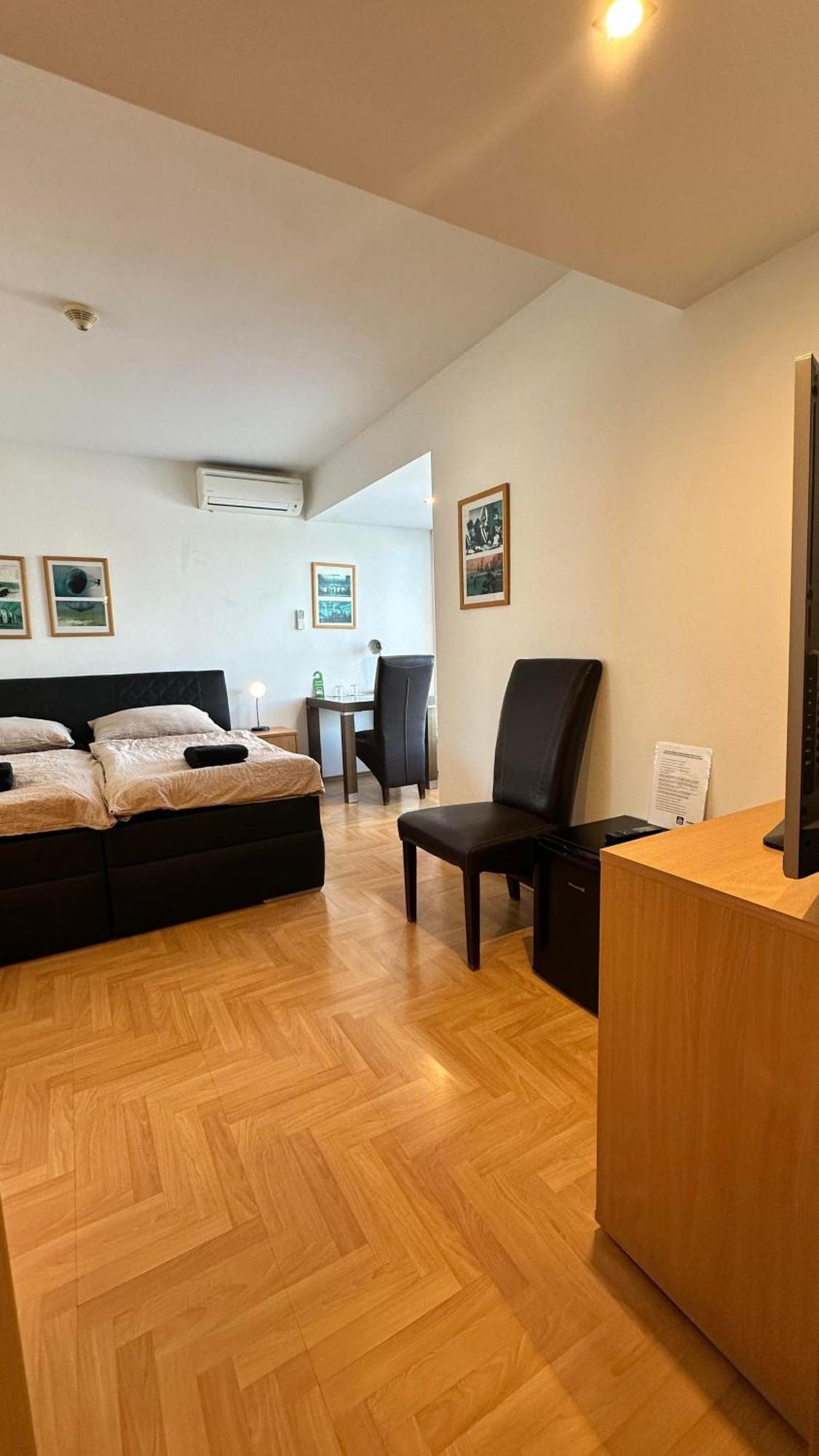 Hotel Muza Kosice Luaran gambar